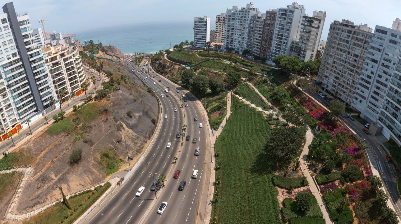 Conoce aquí los beneficios de comprar un departamento en un edificio multifamiliar.