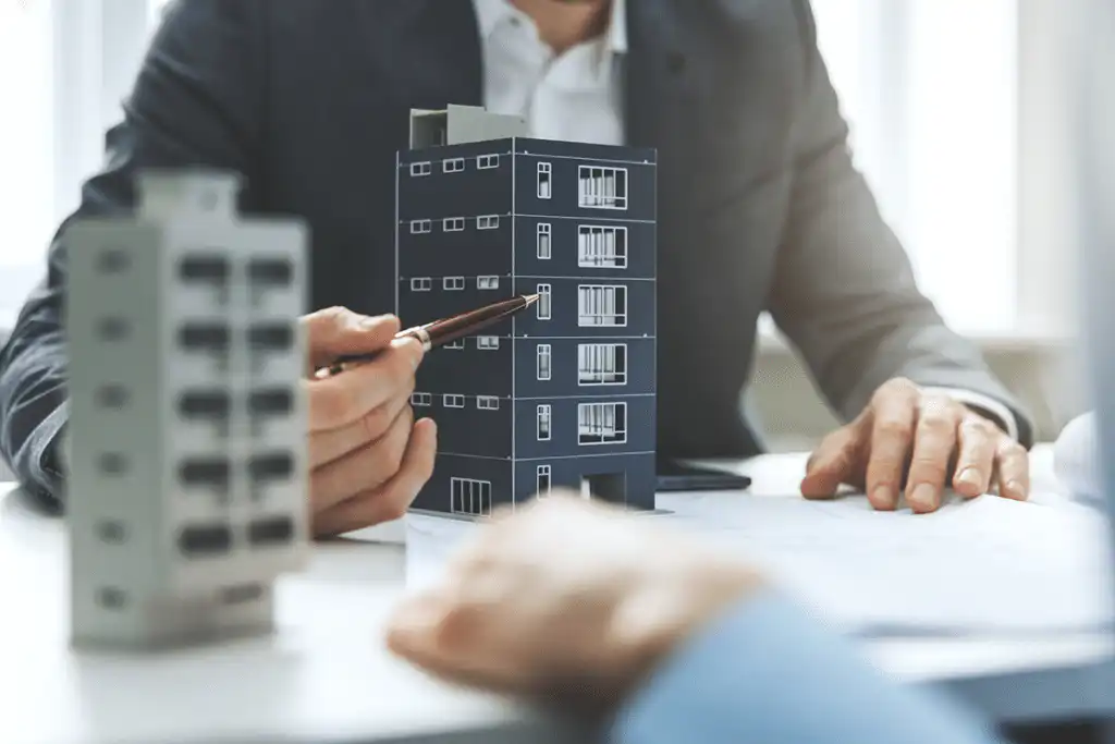 Al preguntarte si es mejor vivir en pisos altos o bajos, la respuesta en los proyectos de Acrux Inmobiliaria se basa en tres pilares: sostenibilidad, exclusividad y eficiencia.
